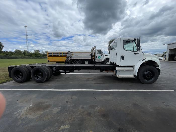 2022 Freightliner Business Class M2 112-4