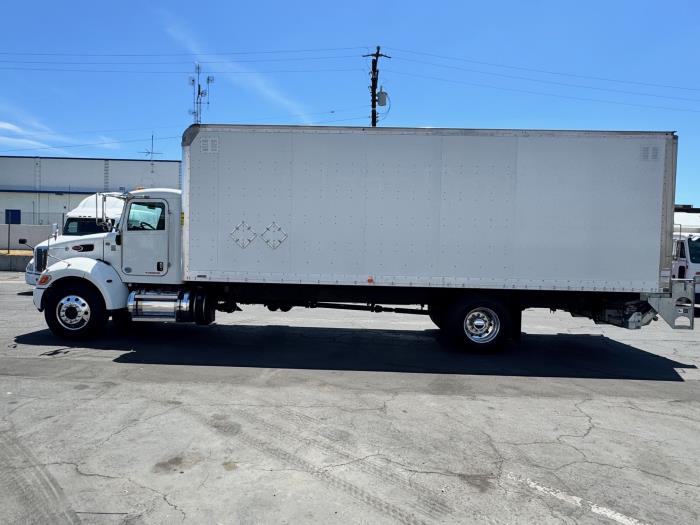 2020 Peterbilt 337-8