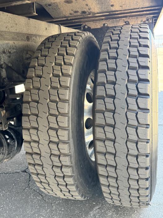 2020 Peterbilt 337-18