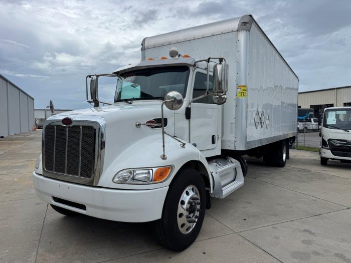 2020 Peterbilt 337 photo 2