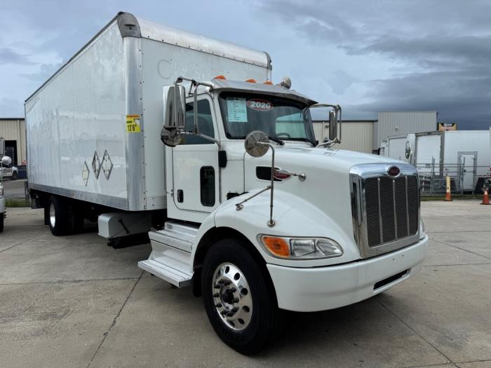 2020 Peterbilt 337 photo 4