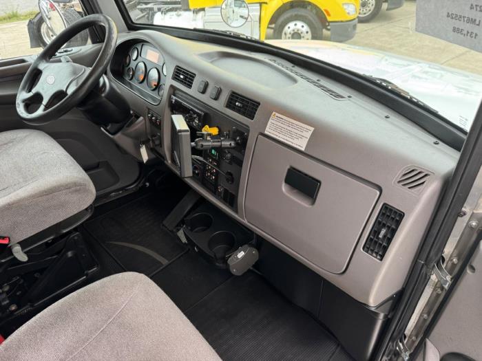 2020 Peterbilt 337-17