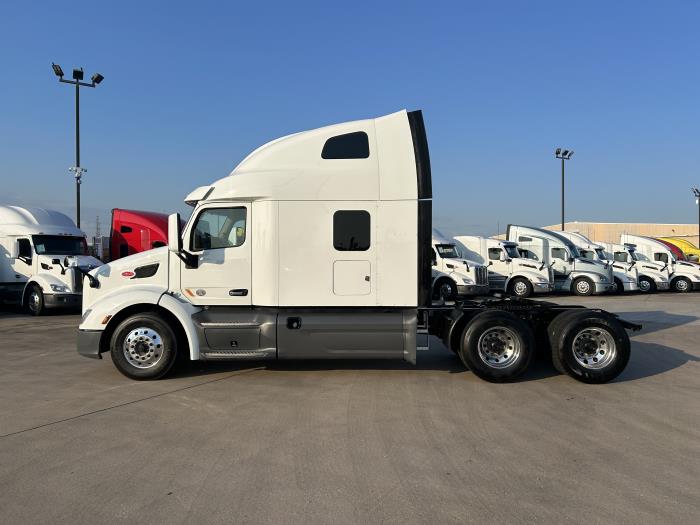 2021 Peterbilt 579 photo 3