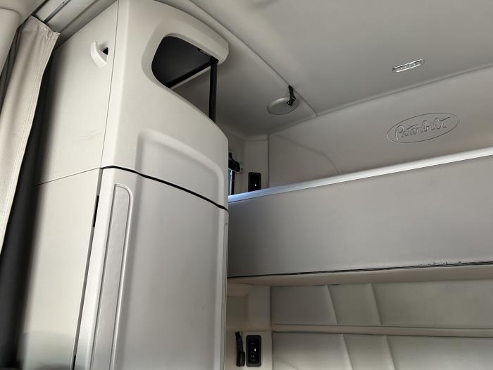 2021 Peterbilt 579-28