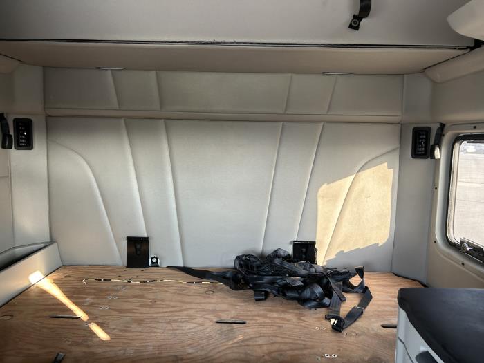 2021 Peterbilt 579-32