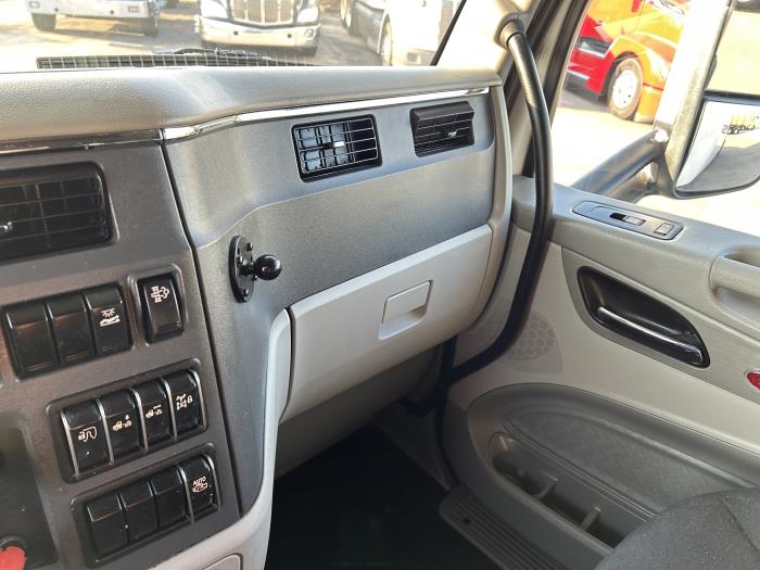 2021 Peterbilt 579-36