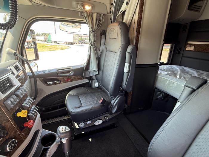 2026 Peterbilt 589-22