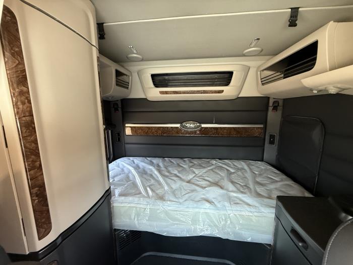 2026 Peterbilt 589-23