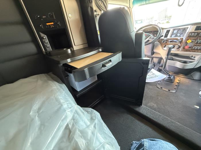 2026 Peterbilt 589-24