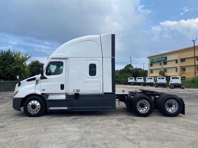 2021 Freightliner Cascadia-1
