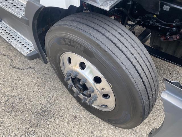 2021 Freightliner Cascadia-12
