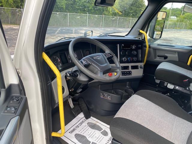 2021 Freightliner Cascadia-14