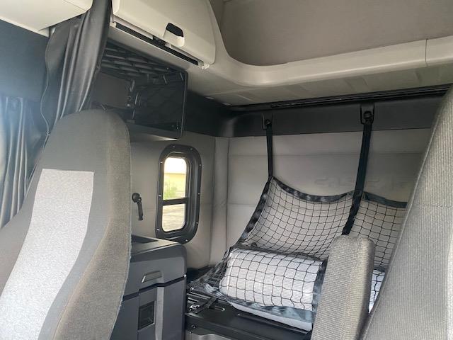 2021 Freightliner Cascadia-20