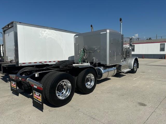 2021 Peterbilt 389-3