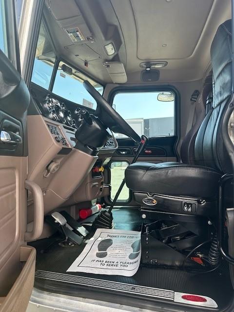 2021 Peterbilt 389-8