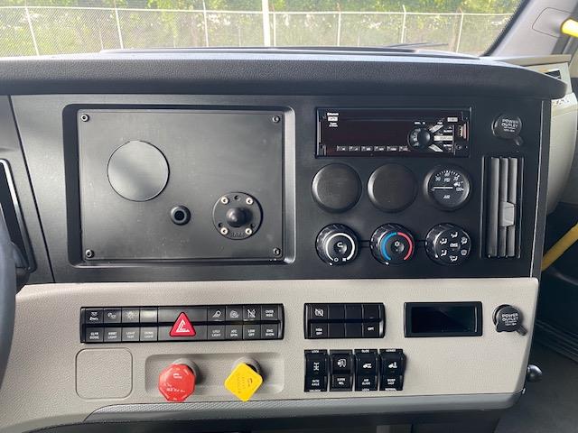 2021 Freightliner Cascadia-18