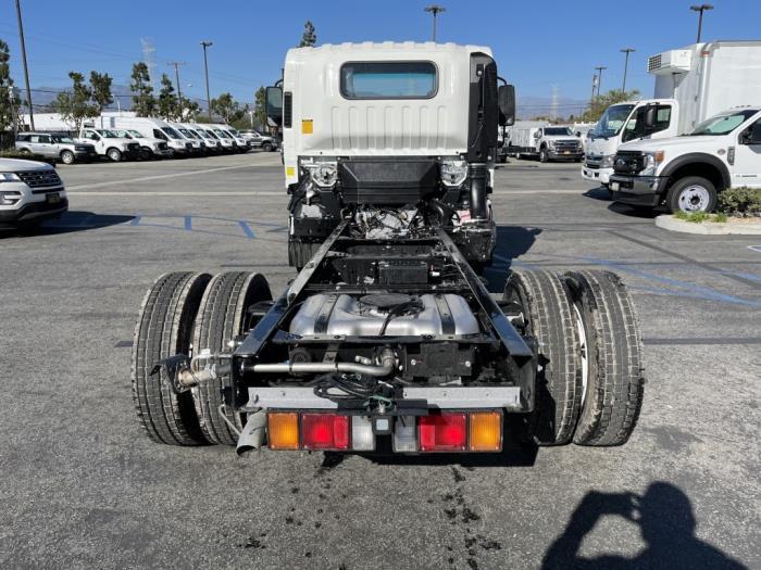 2025 Isuzu NPR-HD-18