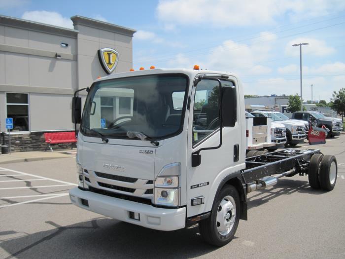 2025 Isuzu NRR photo 2