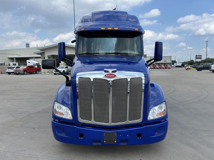 2022 Peterbilt 579-8