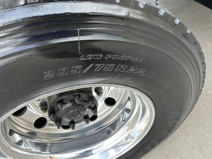 2022 Peterbilt 579-10