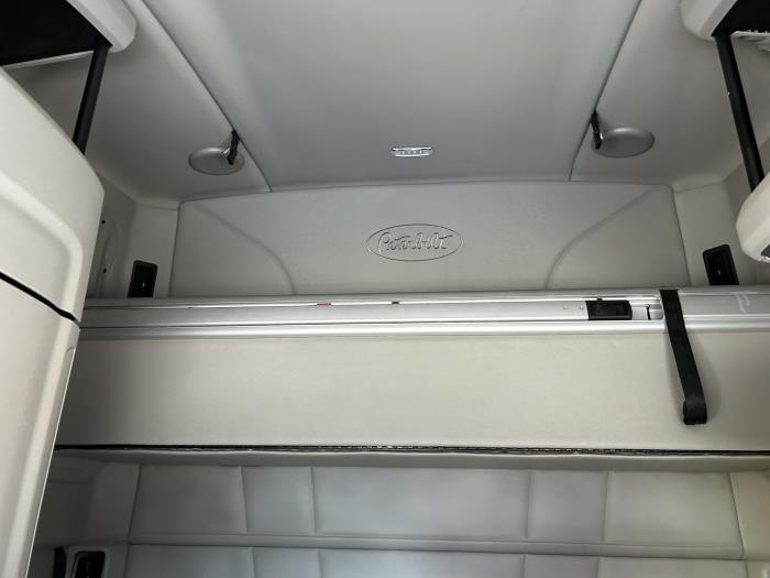 2022 Peterbilt 579-30