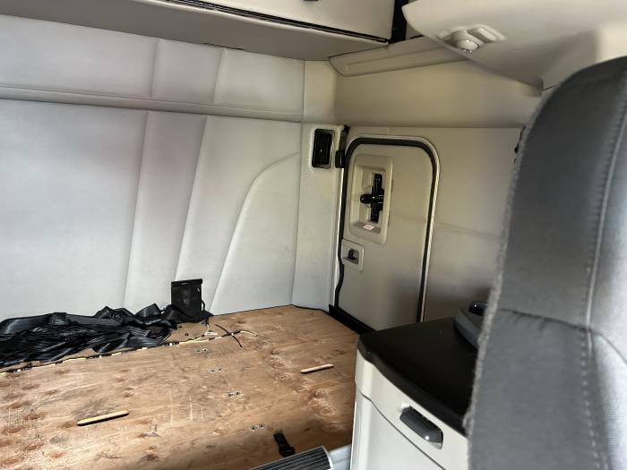 2022 Peterbilt 579-34