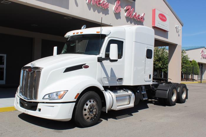 2023 Peterbilt 579 photo 2