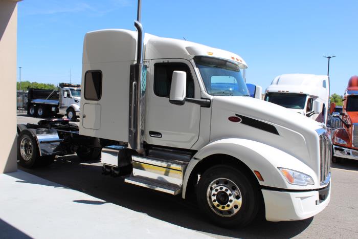 2023 Peterbilt 579-8