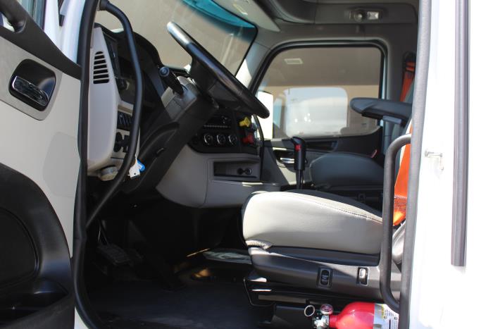 2023 Peterbilt 579-9