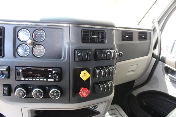 2023 Peterbilt 579-13