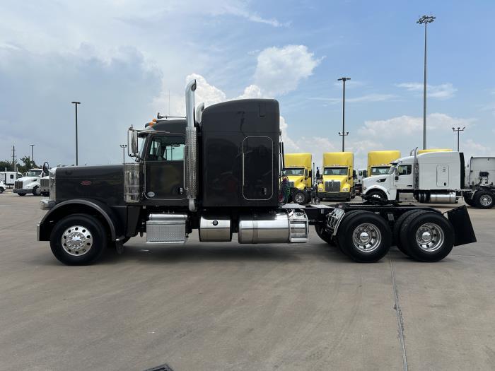 2020 Peterbilt 389 photo 3