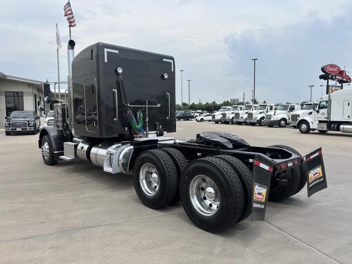2020 Peterbilt 389 photo 4