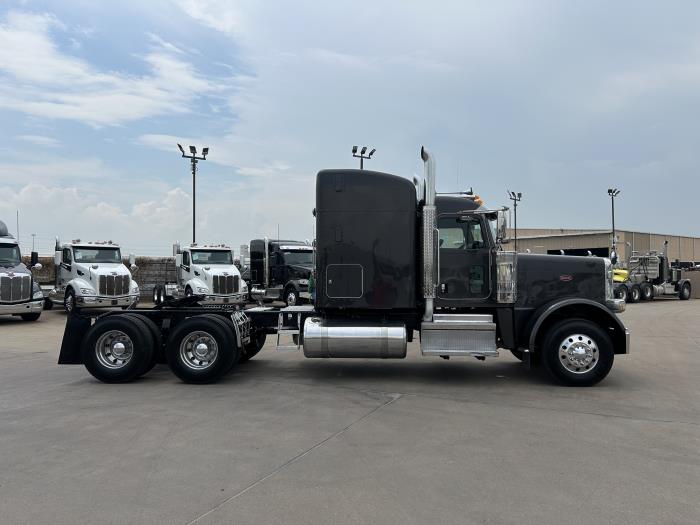 2020 Peterbilt 389-6
