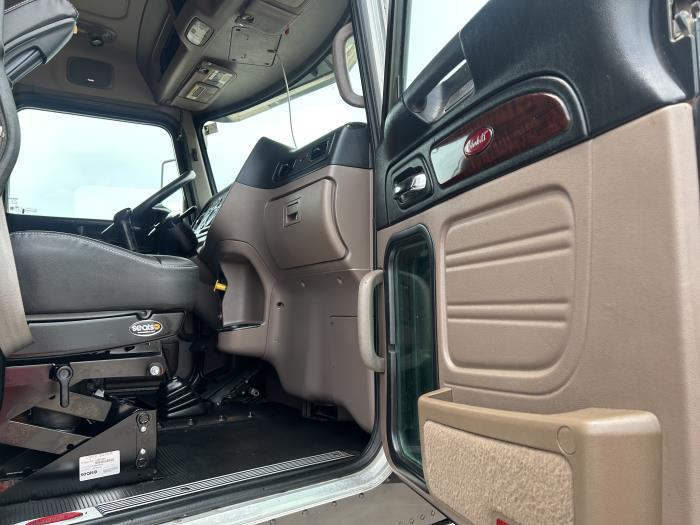 2020 Peterbilt 389-22