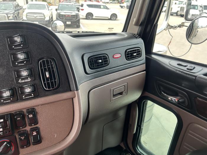 2020 Peterbilt 389-31