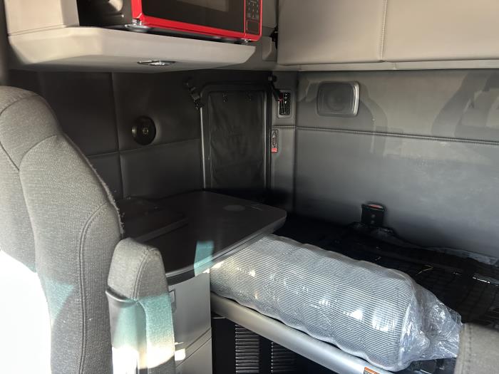 2024 Kenworth T680-29