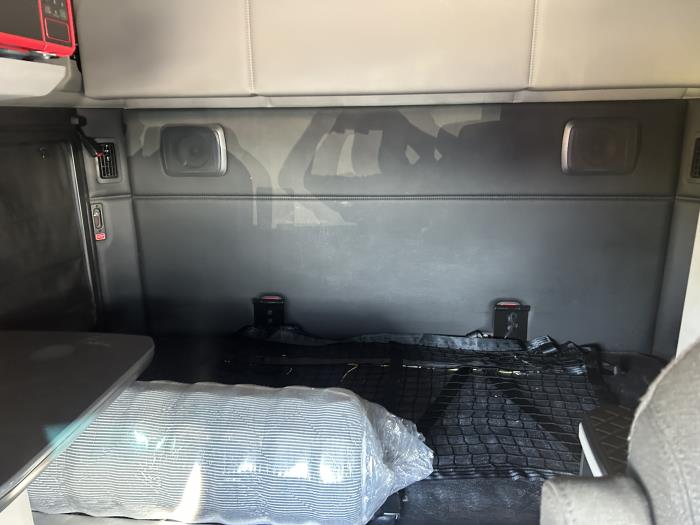 2024 Kenworth T680-31