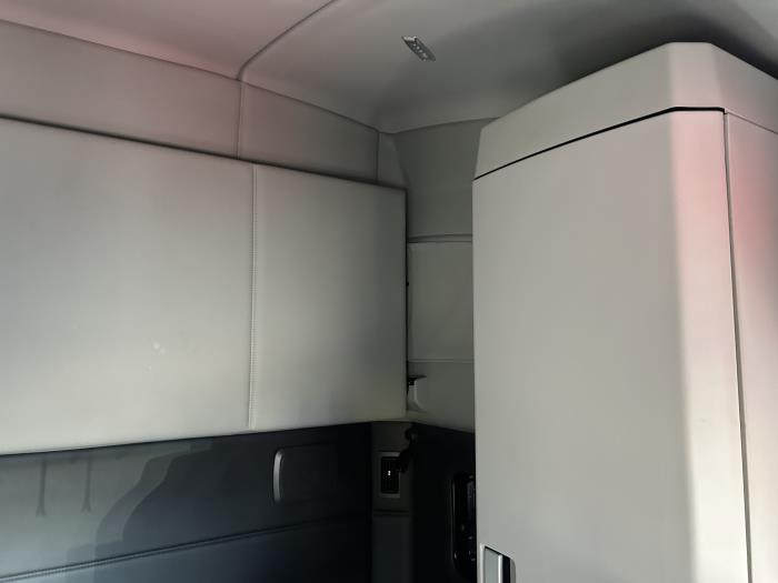 2024 Kenworth T680-32