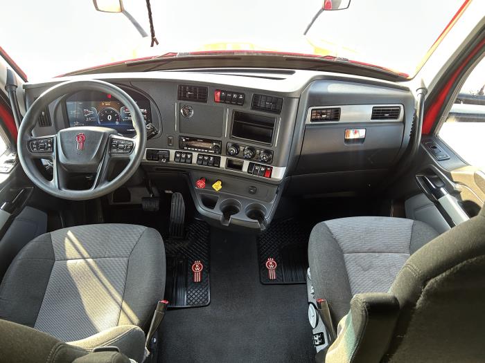 2024 Kenworth T680-35