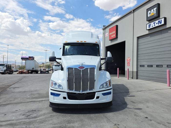 2026 Peterbilt 579 photo 3