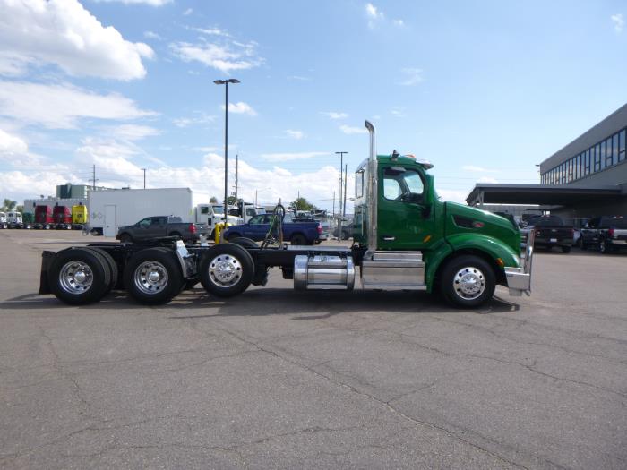 2021 Peterbilt 579-8