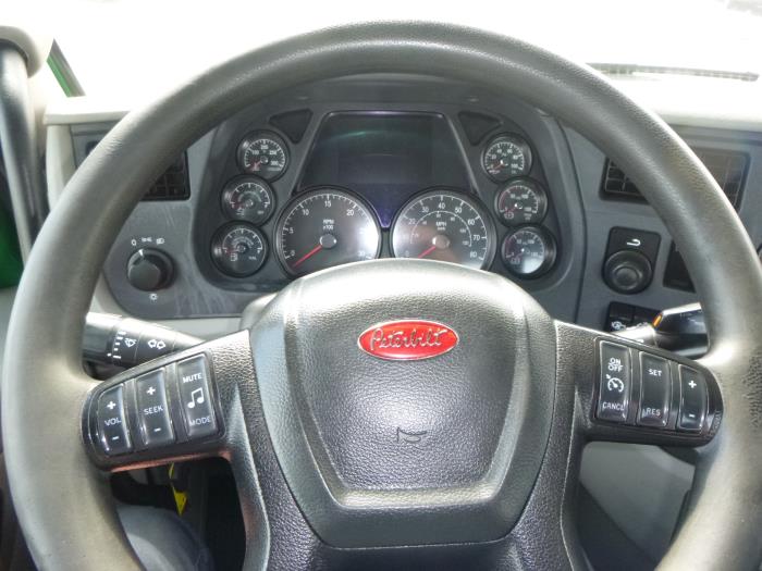 2021 Peterbilt 579-16