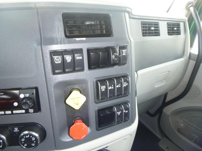 2021 Peterbilt 579-18