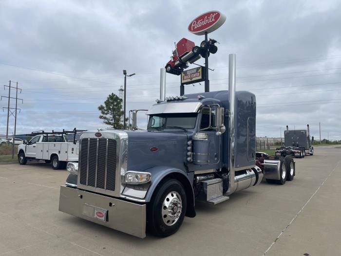 2023 Peterbilt 389-1
