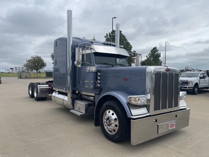 2023 Peterbilt 389-3
