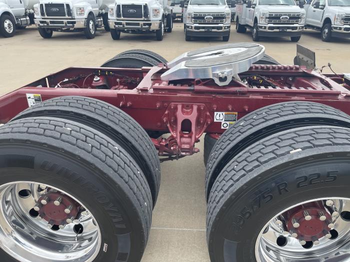 2023 Peterbilt 389-6