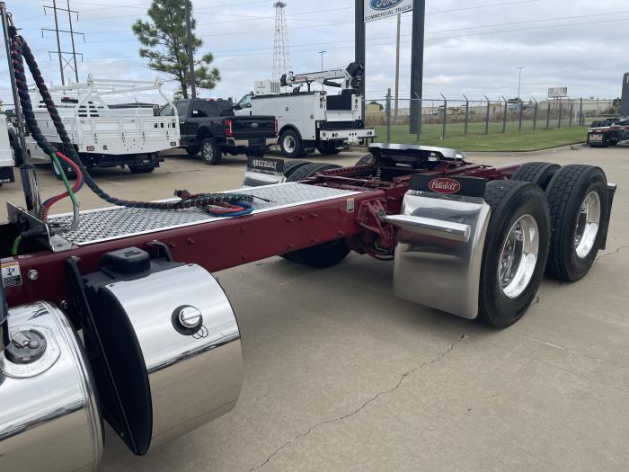 2023 Peterbilt 389-12