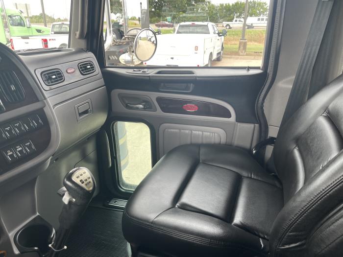 2023 Peterbilt 389-15