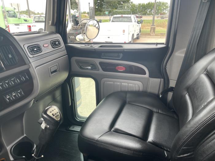 2023 Peterbilt 389-16