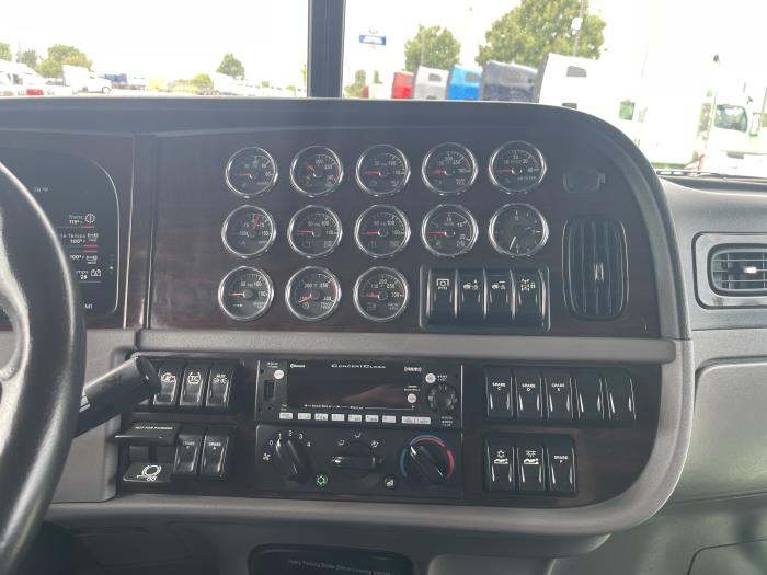 2023 Peterbilt 389-17